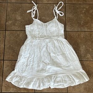 Old Navy Crisp White Ruffle Summer Mini Dress With Pockets and Liner Size M